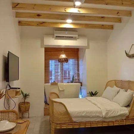 Condo In Qc - Minimalist W Bath Tub Near Gma Edsa